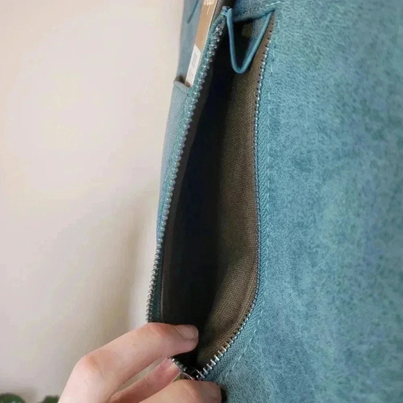 NWT Wrangler Concealed Carried Leather Floral Embroydered Teal Purse - Picture 6 of 10